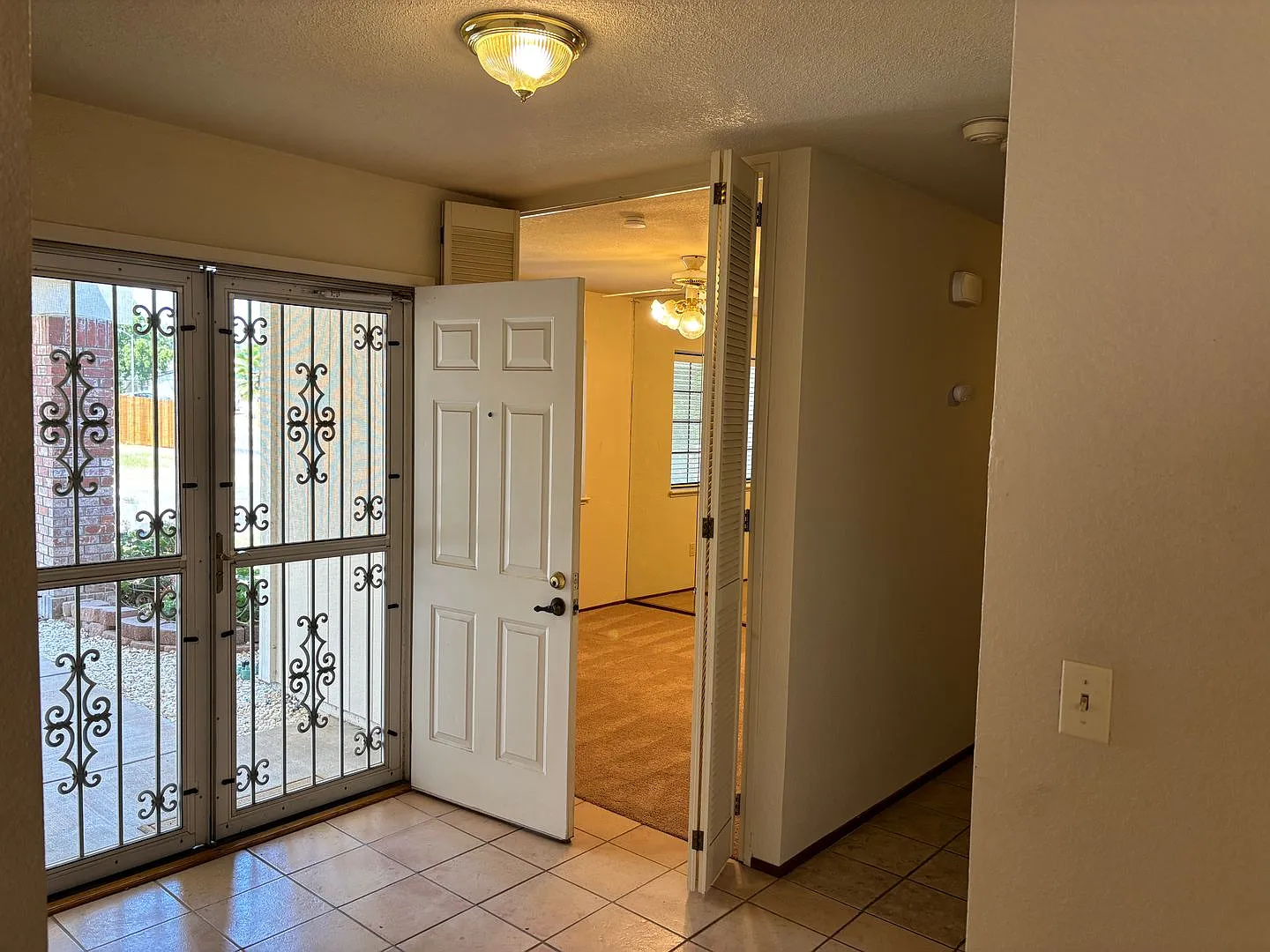 2 Bedroom, 2 Bathroom Home with a Den/Office — Photo 3