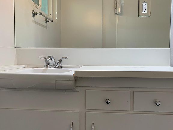4th image of 1709 N Fuller Ave #4