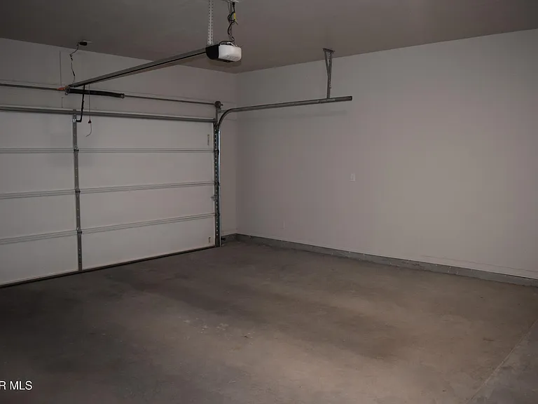 355 Sol Ct — Photo 32