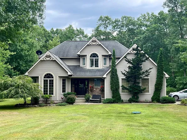 52 Sand Springs Dr, Drums, PA 18222