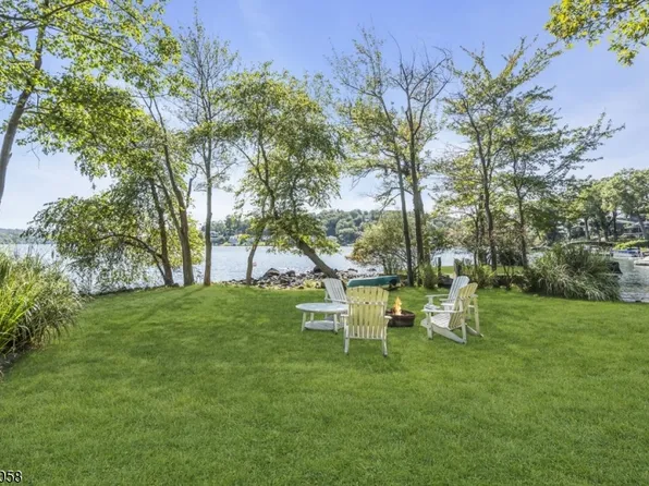 22 Ithanell Rd, Hopatcong Boro, NJ 07843