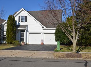 7 Pinflower Ln, West Windsor, NJ 08550