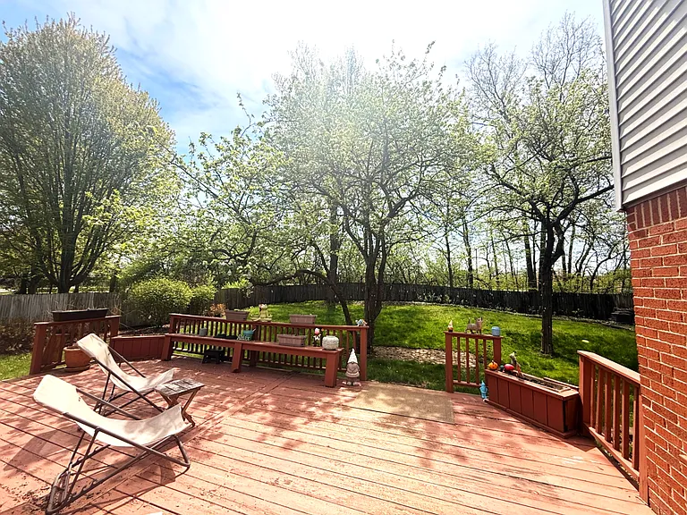 1667 Ross Dr — Photo 2