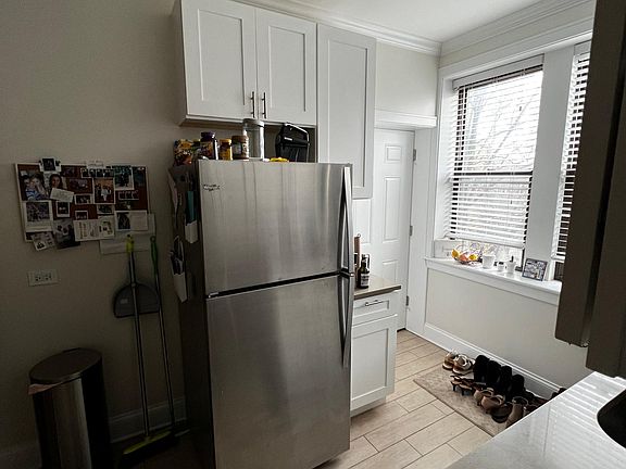 2nd image of 6947 N Ashland Blvd #2G