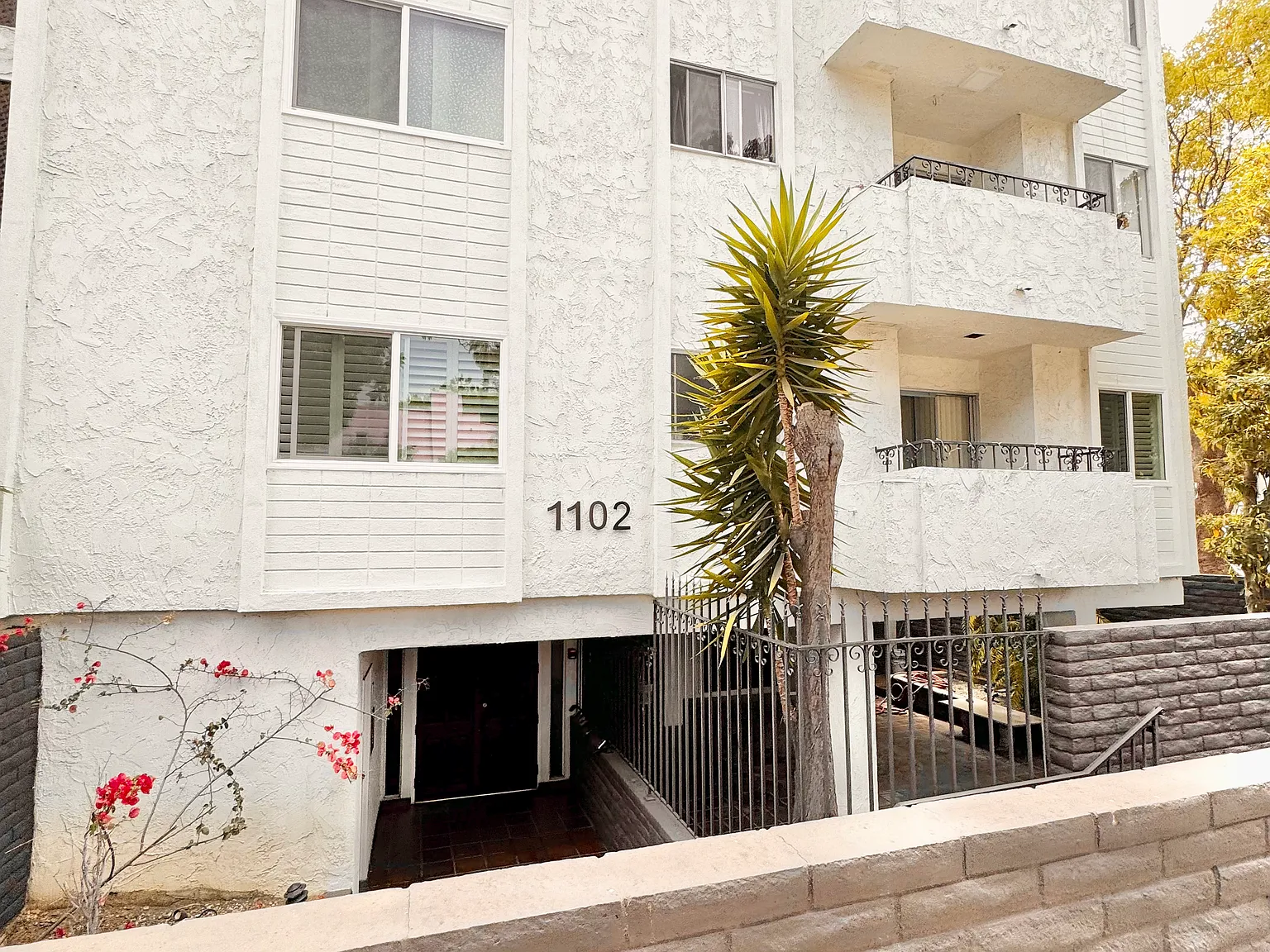 2 bed, 1300 sqft, $3,499 — Photo 3