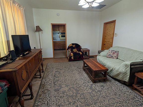 4th image of 815 Maple St