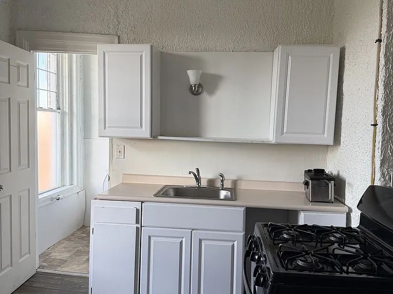 212-218 E 2nd St #14 — Photo 2