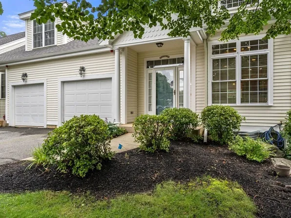 8 Kingson Ln Unit 4, Medway, MA 02053