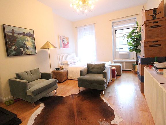 2nd image of 125 E 71st St #2A