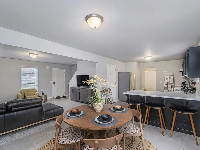 331 Catera Ct — Photo 8