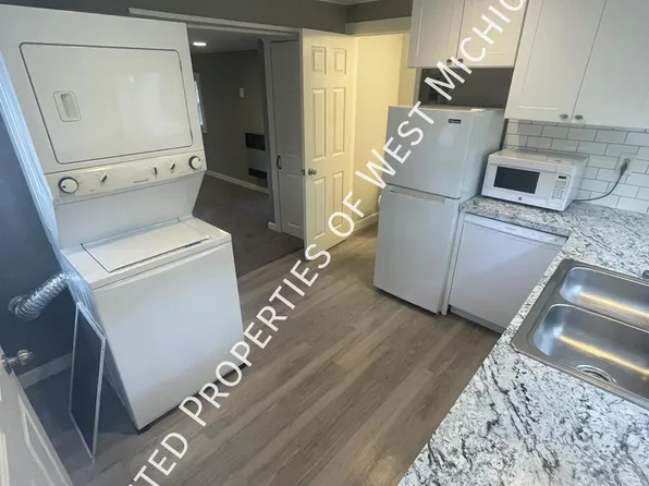 13272 Old 14 Mile Rd NE Unit 1, Greenville, MI 48838