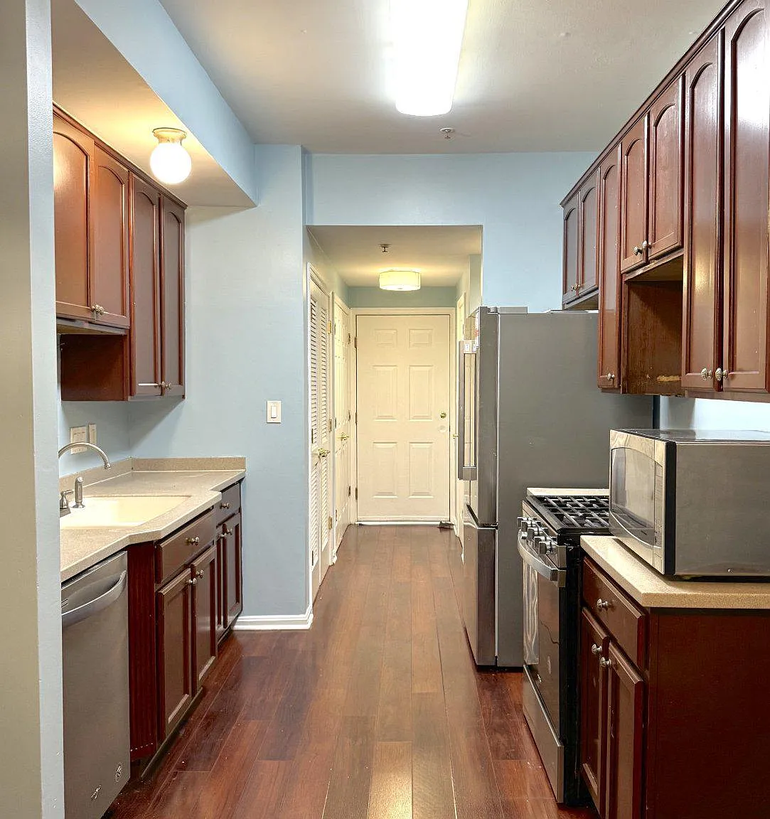 Chatsworth Village Condo — Photo 4