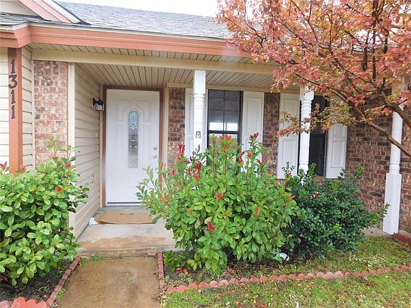 2nd image of 1311 Devonshire Ln