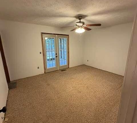 3rd image of 832 Country Club Rd