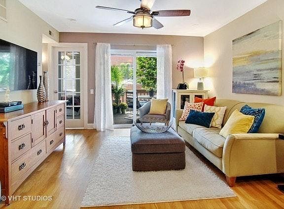 4th image of 2036 N Larrabee St #1B