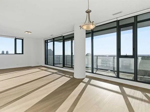 1010 E 6th St SW #2807, Calgary, AB T2R 1B4