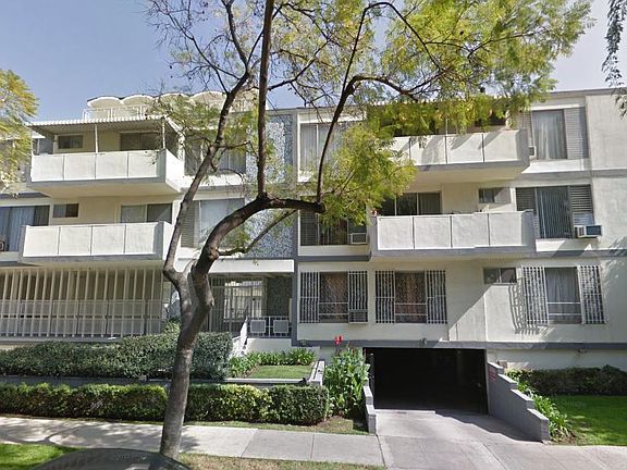 3rd image of 916 N Sierra Bonita Ave