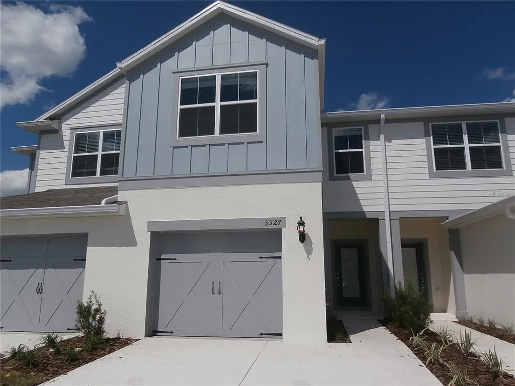 3 bed, 2.5 bath, 1883 sqft, $2,300 — Photo 1
