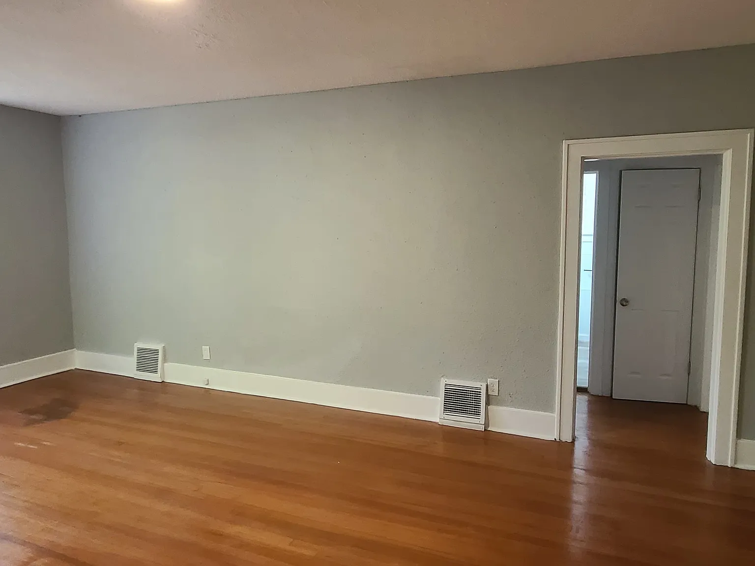 4 bed, 1471 sqft, $1,900 — Photo 3