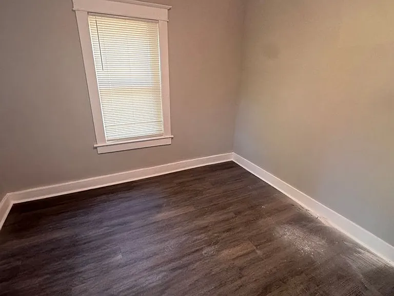 1724 W Ormsby Ave — Photo 4
