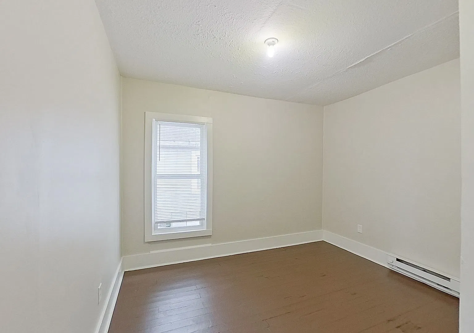 Charming Renovated 4-Bed, 2-Bath Single-Family Home in Columbus — Photo 3
