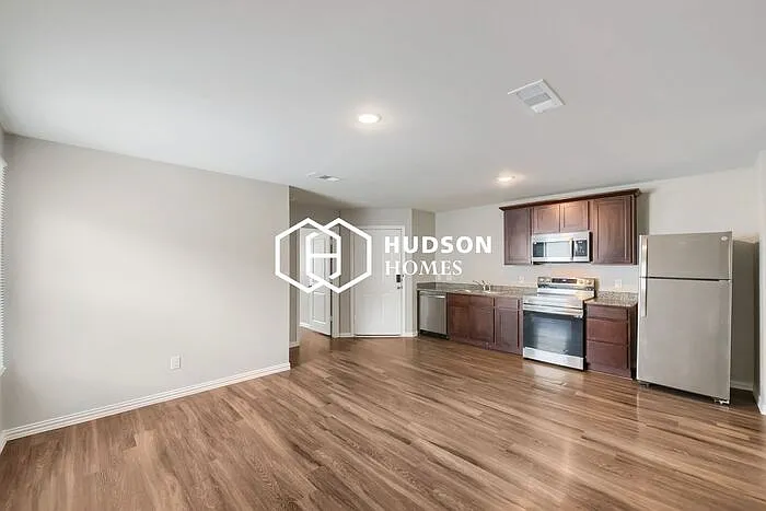 229 De Haven St #B — Photo 4
