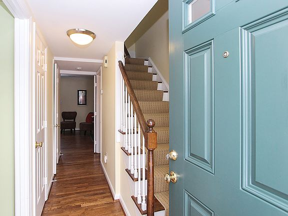 5th image of 4869 Chevy Chase Dr #162