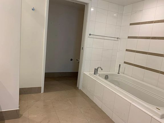 2nd image of 1177 Queen St APT 2109