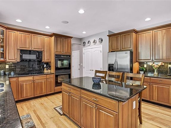 5th image of 18 Wellington Ln