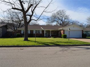 2113 York Dr, Edgecliff Village, TX 76134