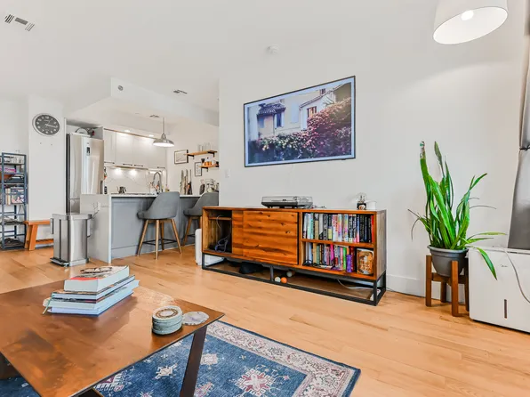 627 De Kalb Avenue image 9 of 19