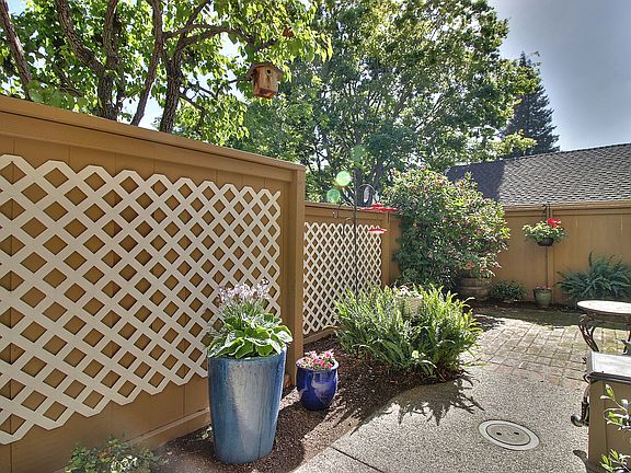3rd image of 1913 Huxley Ct