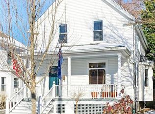 17 Peckham Ave, Newport, RI 02840