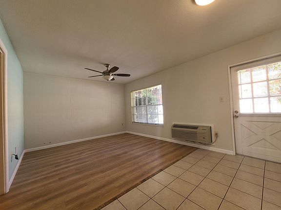 4th image of 104 Alder Ave SE #2