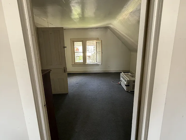 210 S McKean St #B — Photo 16