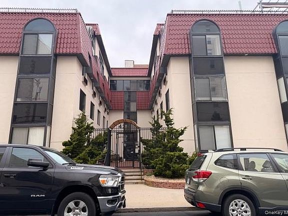 2nd image of 425 Shore Rd APT 3A