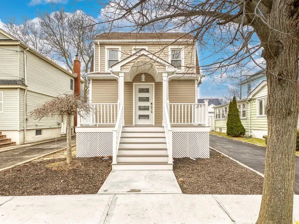 391 Hewlett Parkway, Hewlett, NY 11557