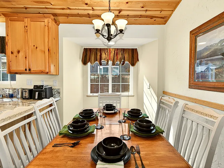 2089 Shady Ln — Photo 6
