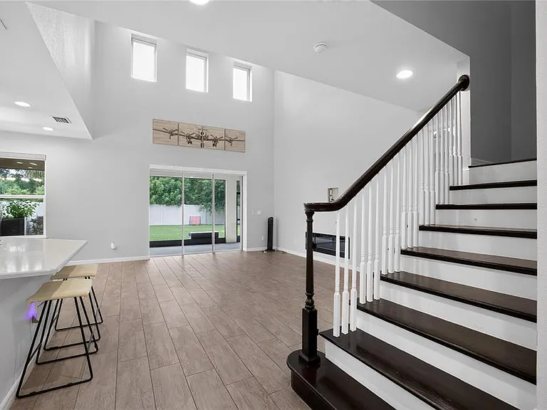 8016 Marbella Creek Ave — Photo 4