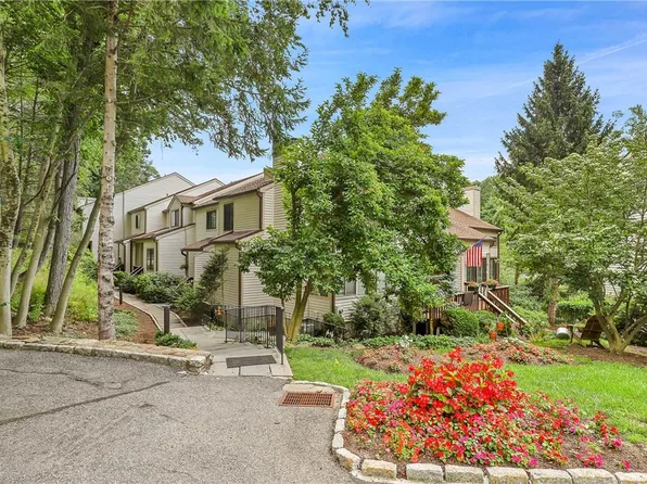 33 Fawn Ridge #33, Millwood, NY 10546