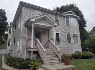 647 S Hough St #B, Barrington, IL 60010