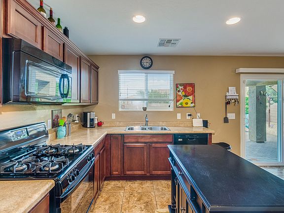 5th image of 5105 E Kittentails Dr