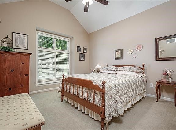 3rd image of 413 NE Thornberry Pl
