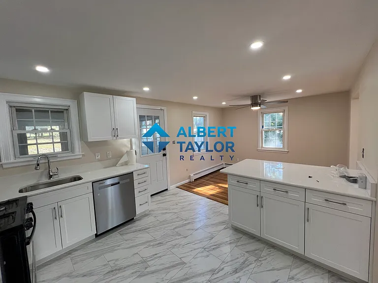 10 Regina Rd #B — Photo 1