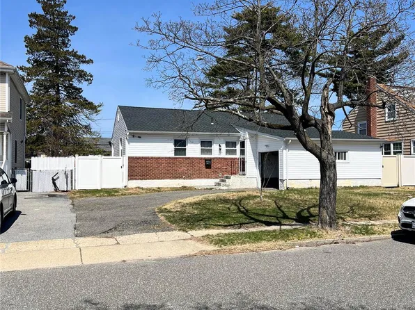 16 Joyce Avenue, Massapequa, NY 11758