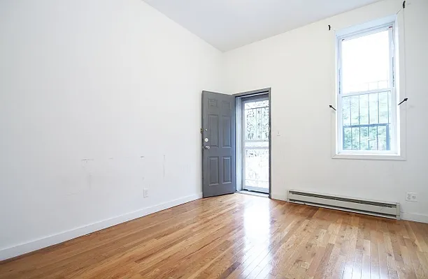 Rented by MNS | media 80