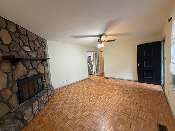 3rd image of 120 Forrest Dr