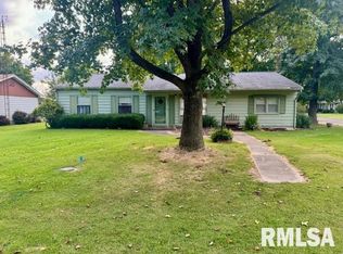211 Randolph Dr, Centralia, IL 62801