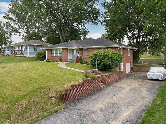 2nd image of 3202 Floral Ave