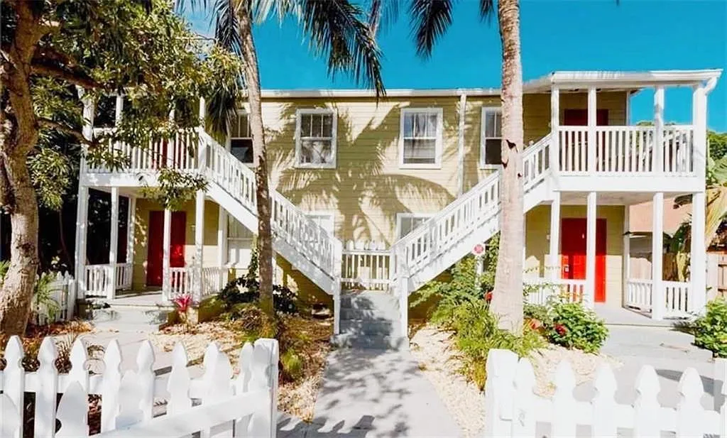 2 bed, 1.0 bath, 585 sqft, $1,680 — Photo 1